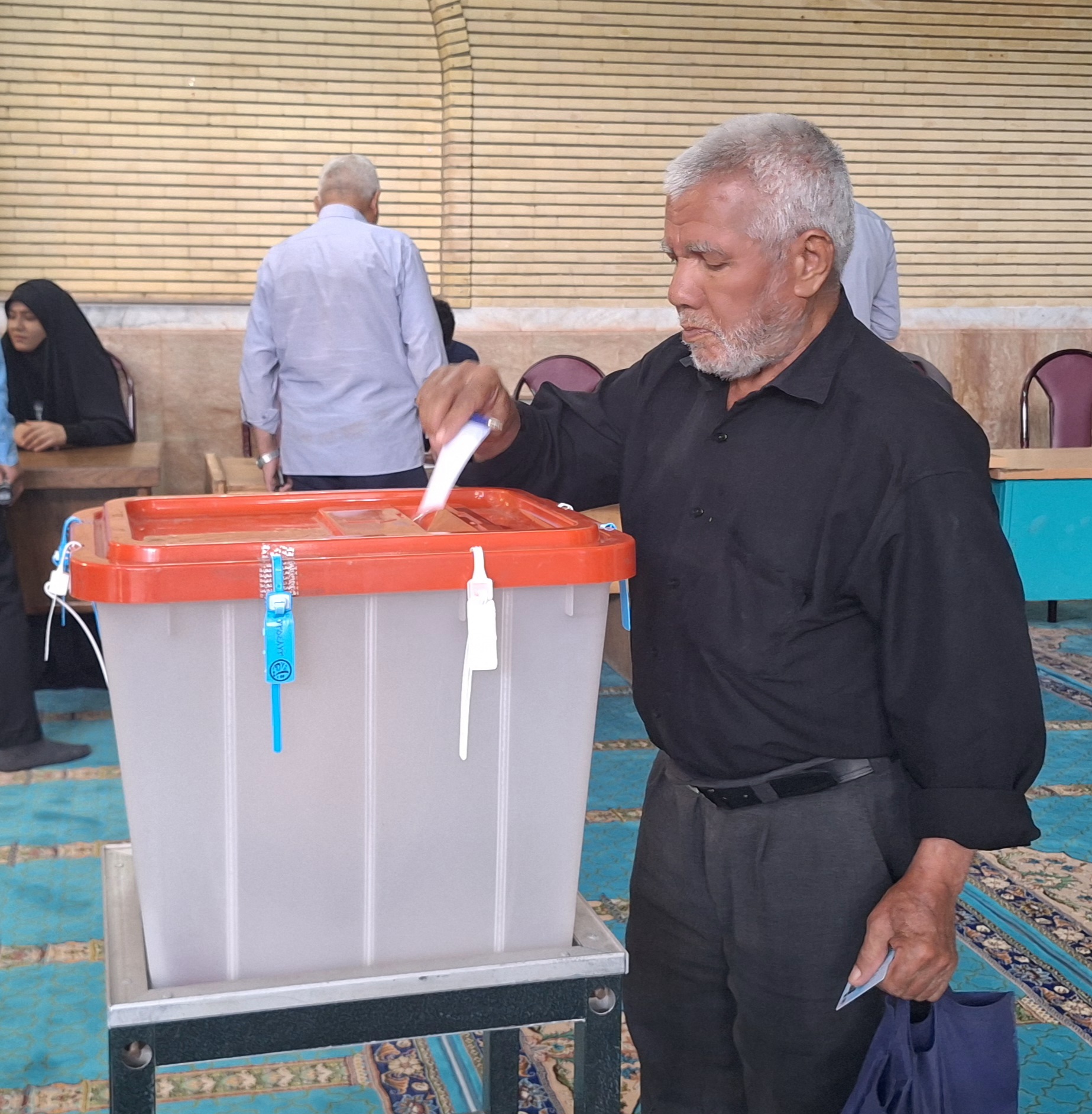 دور دوم انتخابات چهاردهمین دوره ریاست جمهوری در آذربایجانغربی شروع شد. دور دوم انتخابات چهاردهمین دوره ریاست جمهوری در آذربایجانغربی شروع شد.