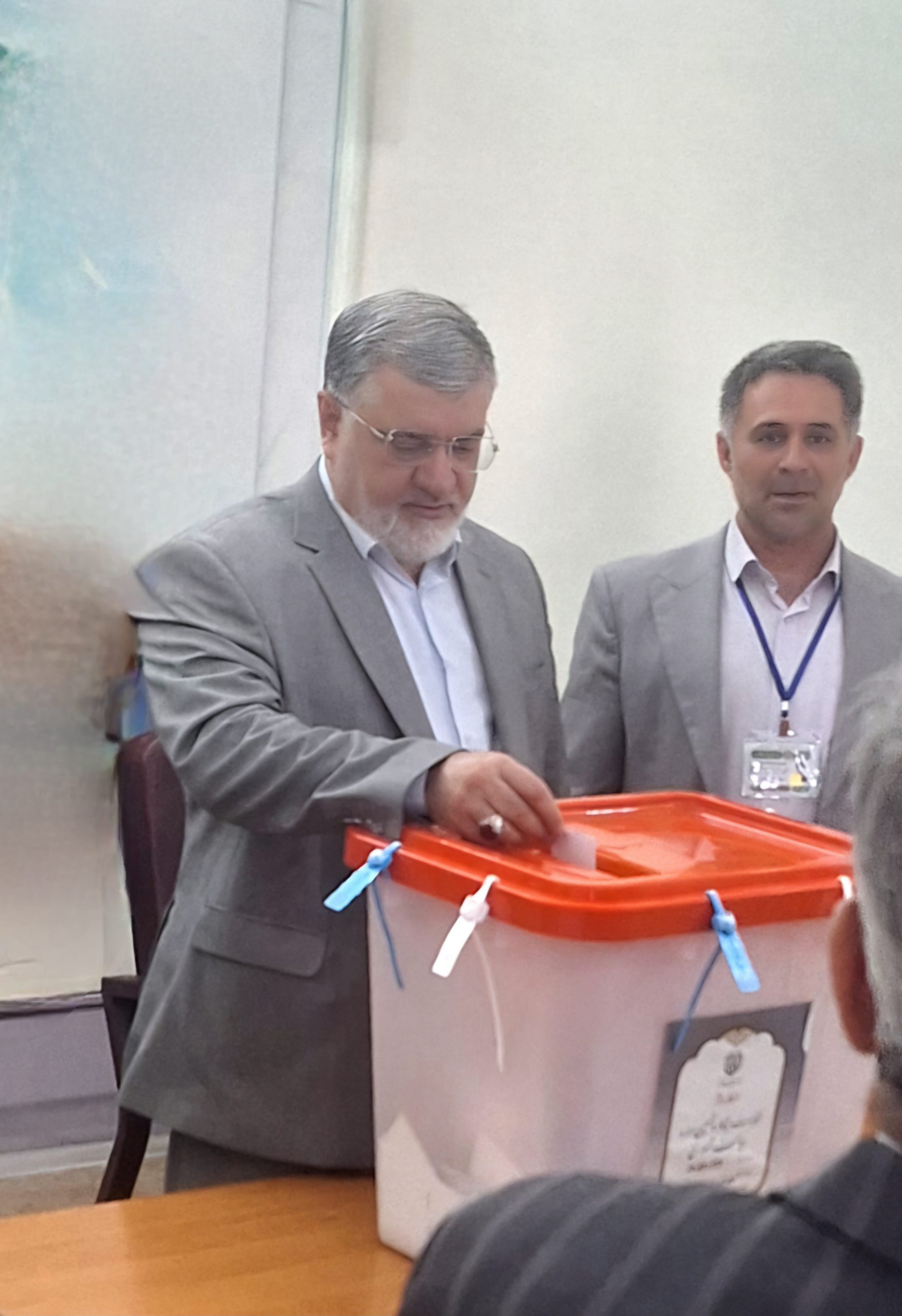 استاندار آذربایجان غربی رای خود را به صندوق انداخت